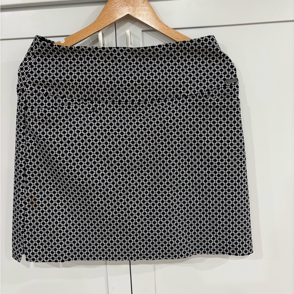 NWOT Elegant Black and White Patterned Mini Skirt